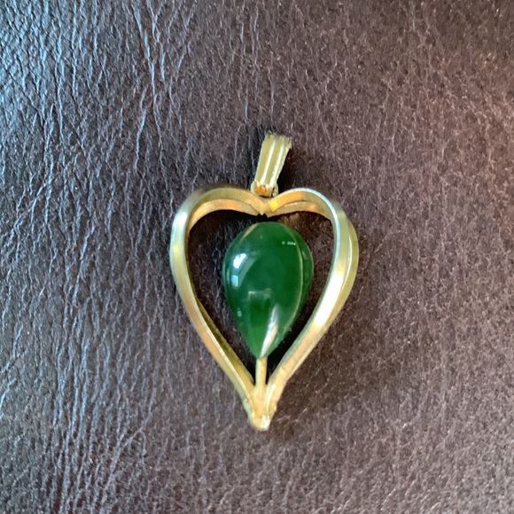 Jade Heart Charm - Picture 2 of 4